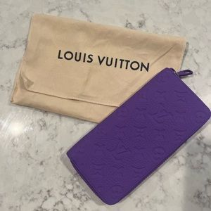 RARE Louis Vuitton Vertical Zippy Wallet